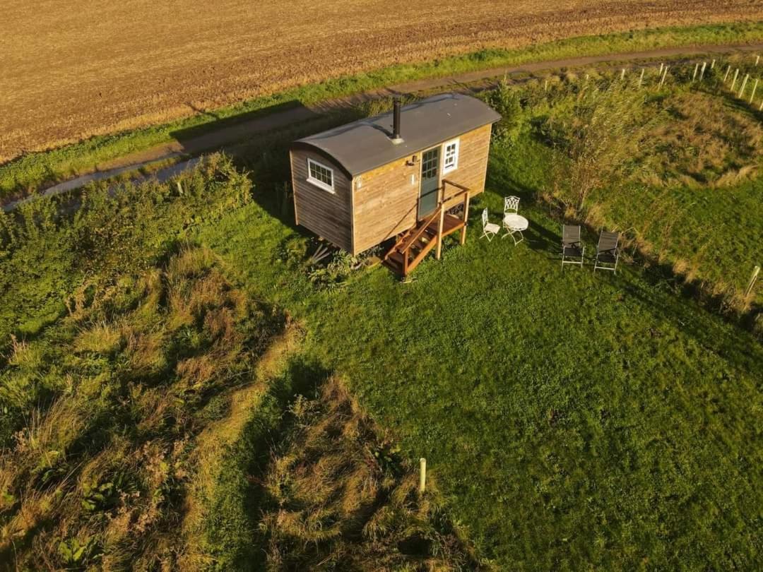 فندق Cranfield Retreat & Glamping & Hobbit House لونغ ميلفورد المظهر الخارجي الصورة